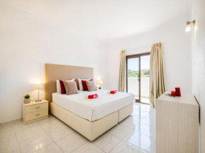 SPECTACULAR VILLA AND PRIVATE HEATABLE POOL